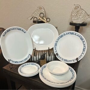 Vintage Corelle "Old Town Blue” Dinnerware 16 piece see description